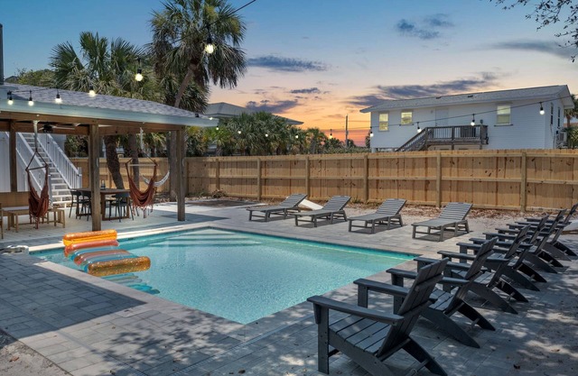 600 feet to the Gulf | Private+Heated Pool | Games+Gear | 6 Person Bicycle