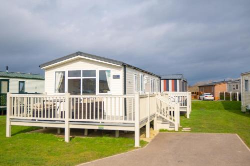 64 lancaster The lazy willow 3 bedroom hot tub caravan tattershall lakes