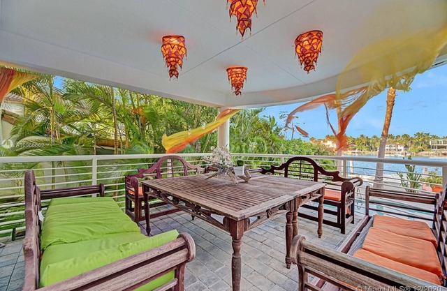6BR/4.5 BTH Waterfront Paradise