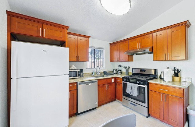 6BR Home Near Downtown Oakland & BART
