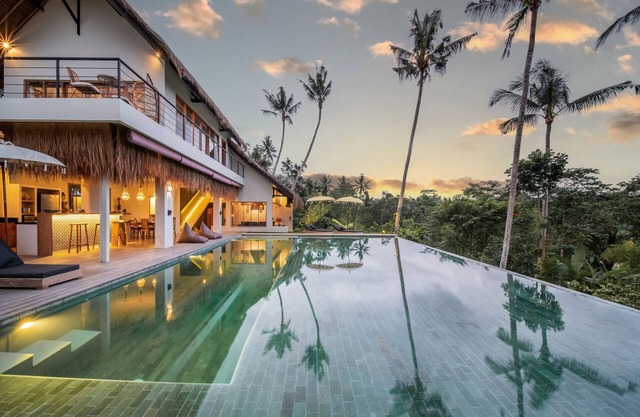 6BR Ubud Jungle: Serene Villa for Retreat