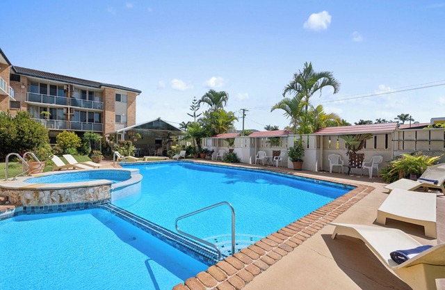 7 27 Ocean Parade Relaxed Beachfront Holiday Apartment