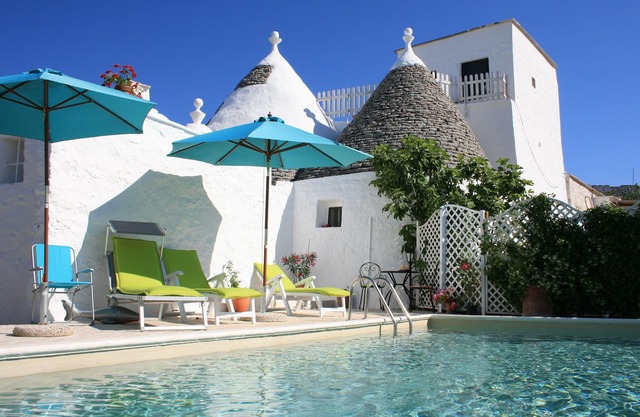 7 bed, 3/4 bathroom Trullo with Pool., WiFi and Spectacular Views to sea