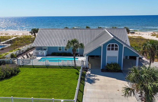 7 Bedroom - Gulf Front W/Private Pool - 4 Kings, 9 Twins, 1 pull out