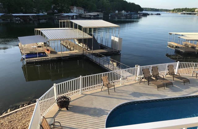 7 bedroom home, private pool, private dock, plus new pickleball court