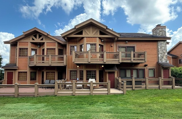7 Springs - Luxury Southwind Townhome Ski-in Ski out off the back deck!