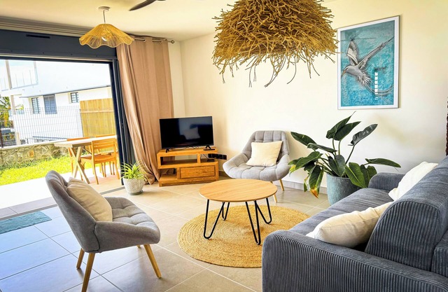 70 m² T3 apartment with garden, lagoon view, three minutes from the beach.
