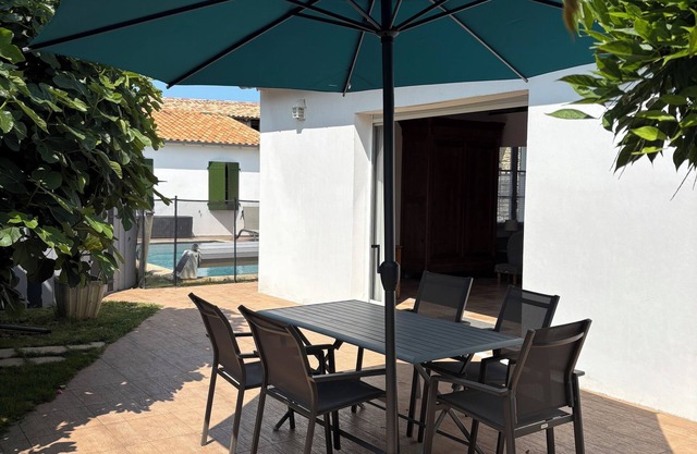 70m2 loft for 5 people with heated pool, village center