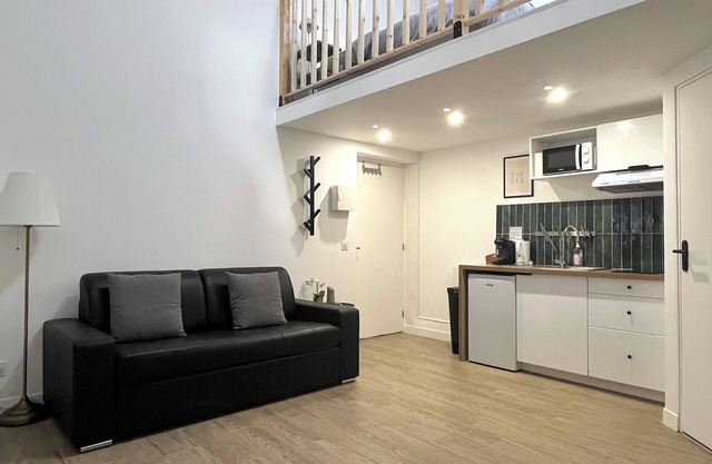 731 Joli Studio Mezzanine Proche du Métro L9