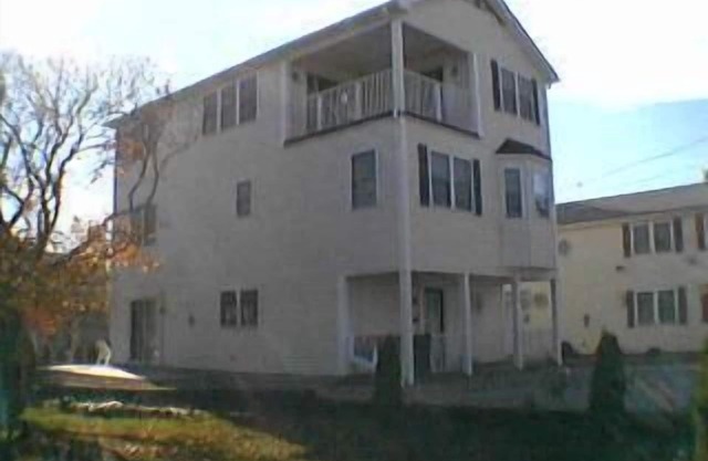 7th house from beach, A/C,5 BR's 3 1/2 baths, short walk to beach