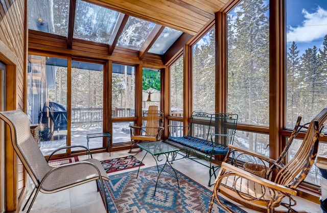 7th Nt FREE! Hot Tub! Sunroom, Deck, Hot Tub, BBQ, Wildlife Winter Views, Popular