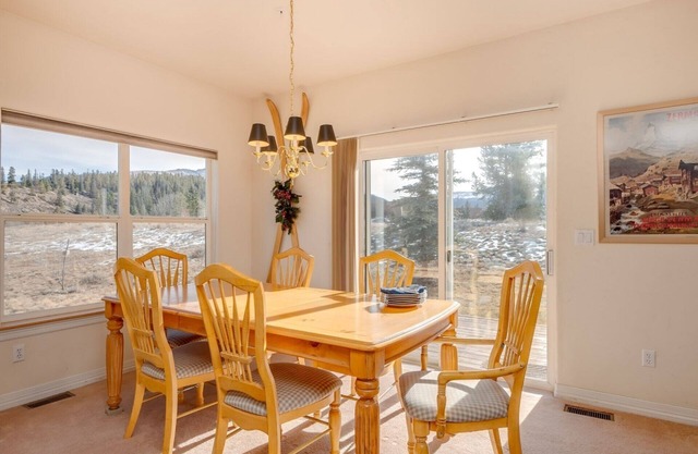 7th Nt Free! Sunny End Unit. Fireplace, Patio, BBQ. Close to Shuttle/Gondola