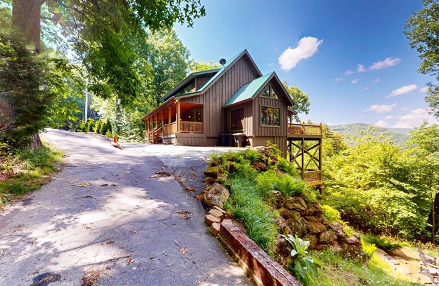 8-acre retreat near Sapphire Ski Valley with pool access, fireplace, & deck