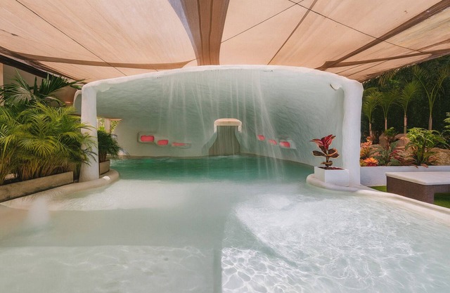 8-bedroom Poblado house with Pool