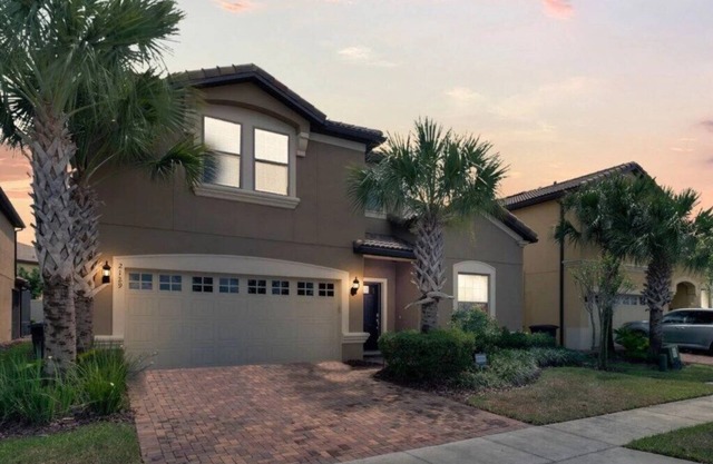 8 Bedrooms/6 Bathrooms/Windsor Westside (2129MT)