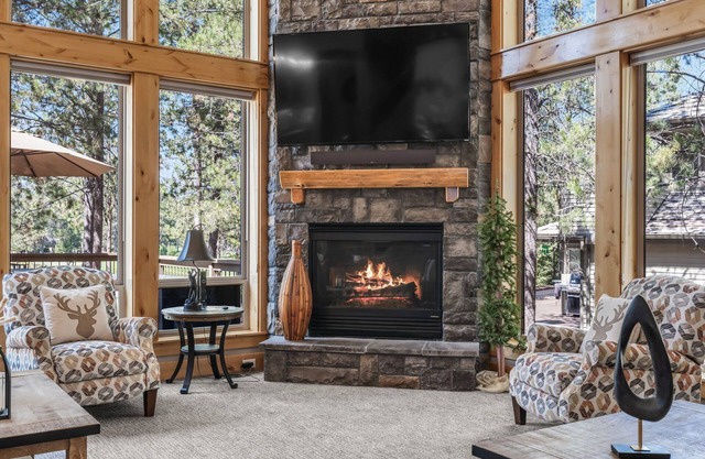 8 BR, Sunriver, Hot Tub - Woods and Iron Lodge
