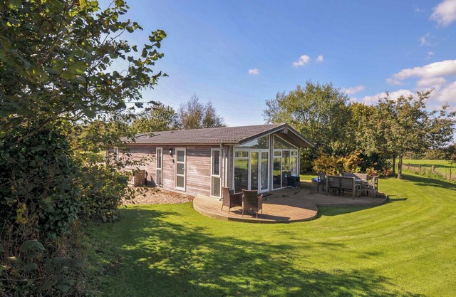 8 HORIZON VIEW, pet friendly, luxury holiday cottage in Dobwalls