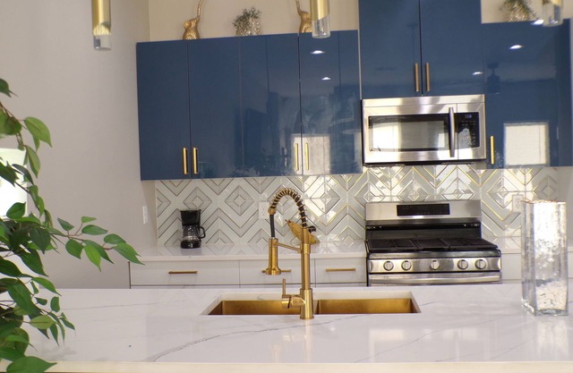 8 minutes to downtown Houston