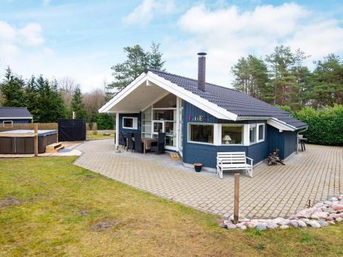 8 person holiday home in Ebeltoft-By Traum