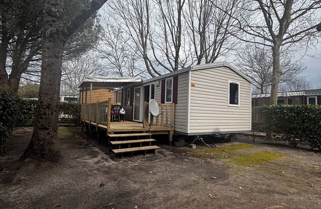 8-person mobile home