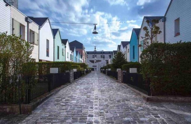 80m2-Maison des quais - parking - jardinet