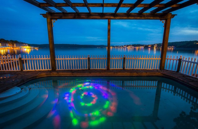 8500 sf, Sleeps 48 in beds, Pool, Hot Tub, Game Rm, 300 ft lake front, In town