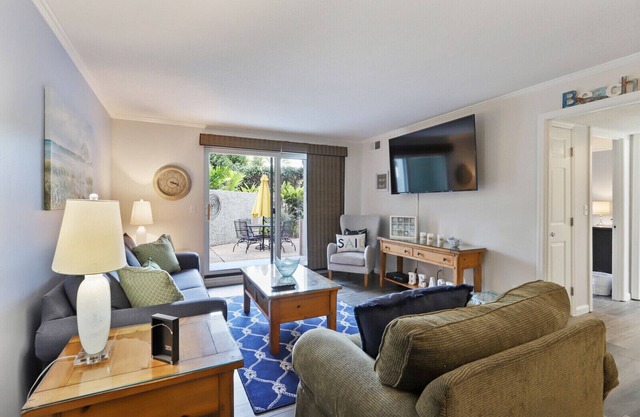 871 Ketch Court 1 BR/BA 1ST Floor/Walk-In Shower/Private Patio/Pool/Gas Grill