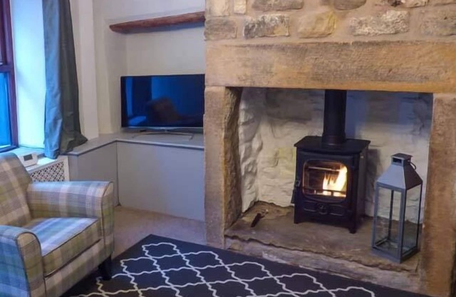 88 REGENT STREET, pet friendly, with open fire in Waddington