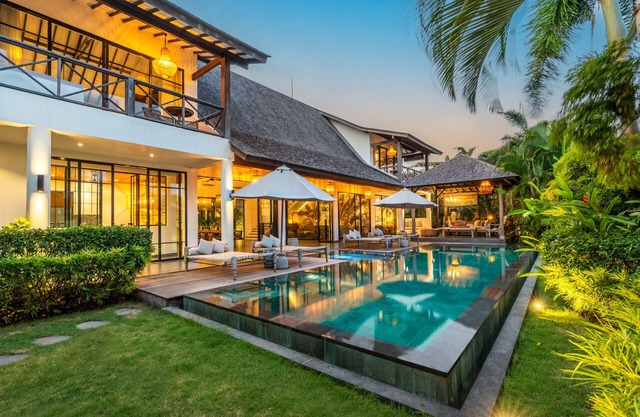 8BR Group Getaway: Villa Complex in Pererenan