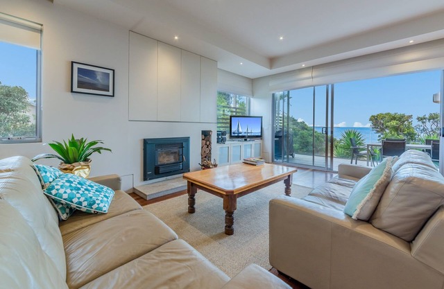 9 Charmandene Court, Absolute beach frontage in Cowes with water views!