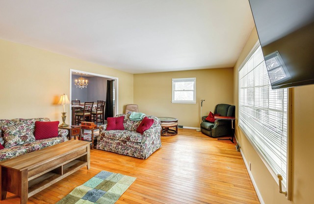 9 Mi to Lake George Village: Home in Queensbury