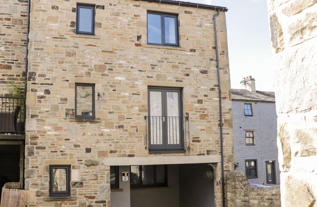 9 NAVIGATION SQUARE, pet friendly in Skipton