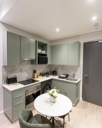 932 menlyn maine