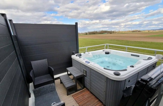 95m air-conditioned apartment