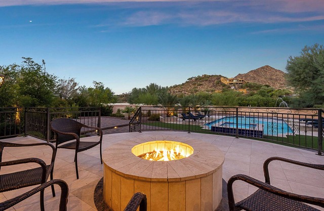 9BR Paradise Hills Estate - Pool, Theater & Stunning Mountain Views