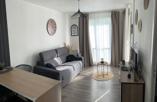 A 5 Minutes du Centre Historique D'honfleur ! Appartement Cosy Avec Piscine