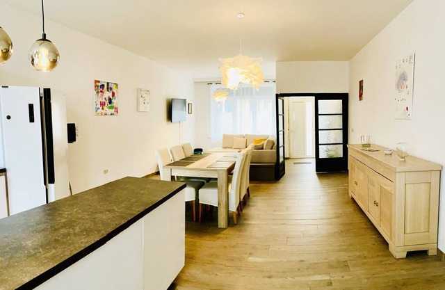 A 7 minutes de l'aéroport de Charleroi, jolie maison 4 chambres et terrasse