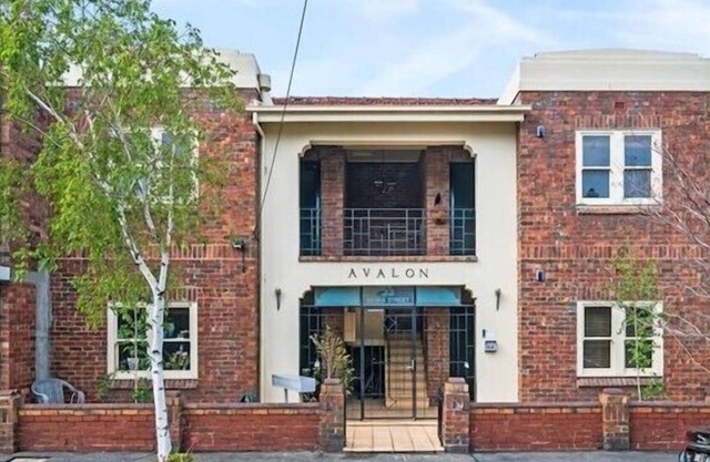 A+ Albert Park Art Deco Gem. Sleeps 5. Bevan4.