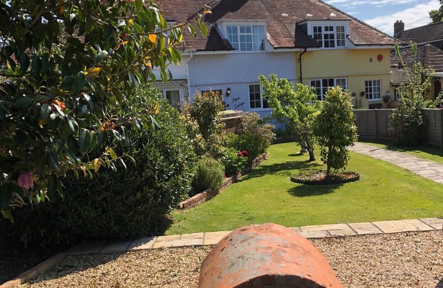 A beautiful cottage in the heart of the New Forest and a short drive to beaches