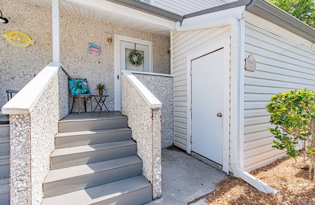 😁A beautiful tropical retreat awaits you at this newly renovated paradise😁