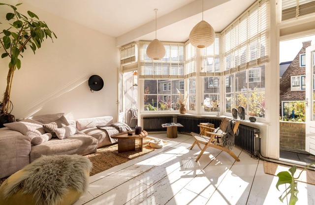 A bright and stylish loft in the heart of Amsterdam, with a cozy interior, plenty of natural light and all the modern conveniences for a relaxing stay in the city.