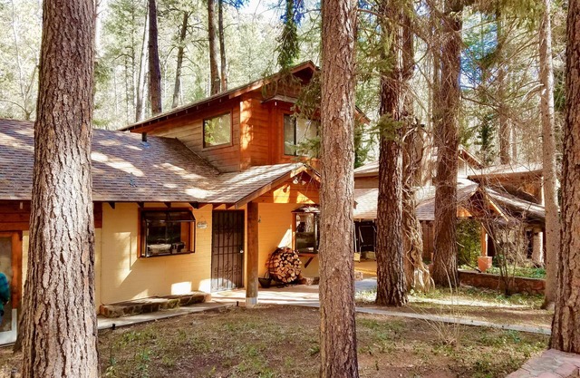 A Charming Gem in the Big Woods!