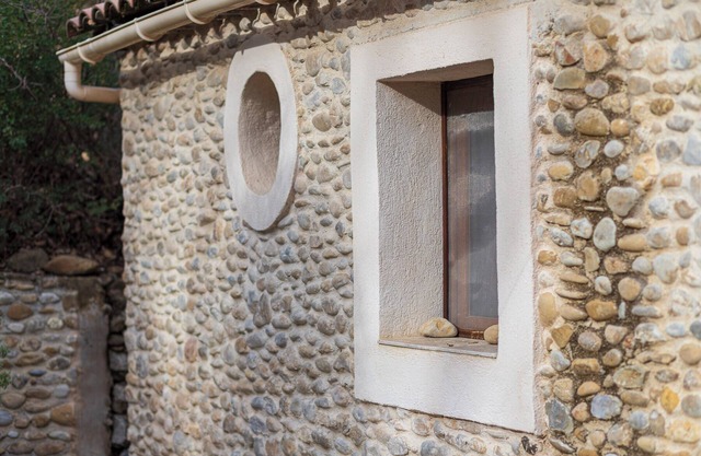 A charming gîte, the Jas des Oliviers welcomes you to the heart of the garden.