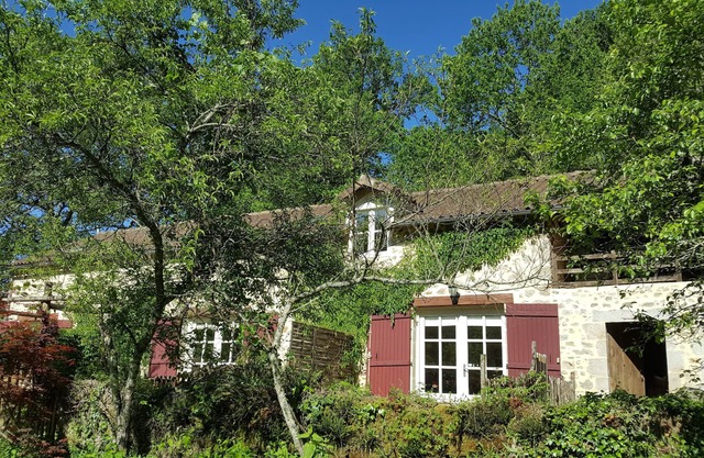 A charming rural gite for up to 2 people, 20 acres of grounds, wifi, by a river.