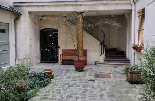 A class apartment of 3-room and 70sqm in the heart of the Marais