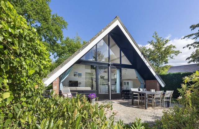 A comfortably furnished holiday home by the sea with a fenced garden that is safe for children and pets.