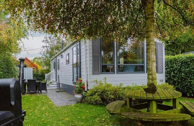 A cosy chalet surrounded by the quiet nature of Goedereede.