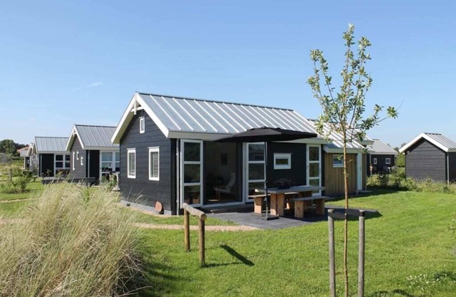 A cosy family home from which you can enjoy the Zeeland landscape in peace and quiet.