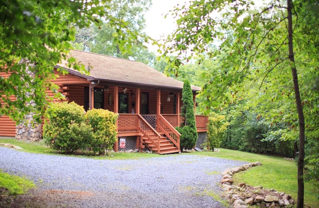 A Cozy Bear Cottage! Quiet and Beautiful!