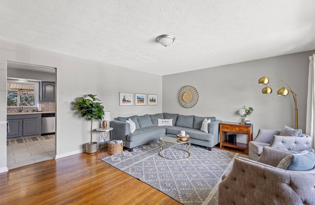 A Cozy Lexington Retreat! – Walk to Fritz Farm & Close Keeneland and LEX Airport